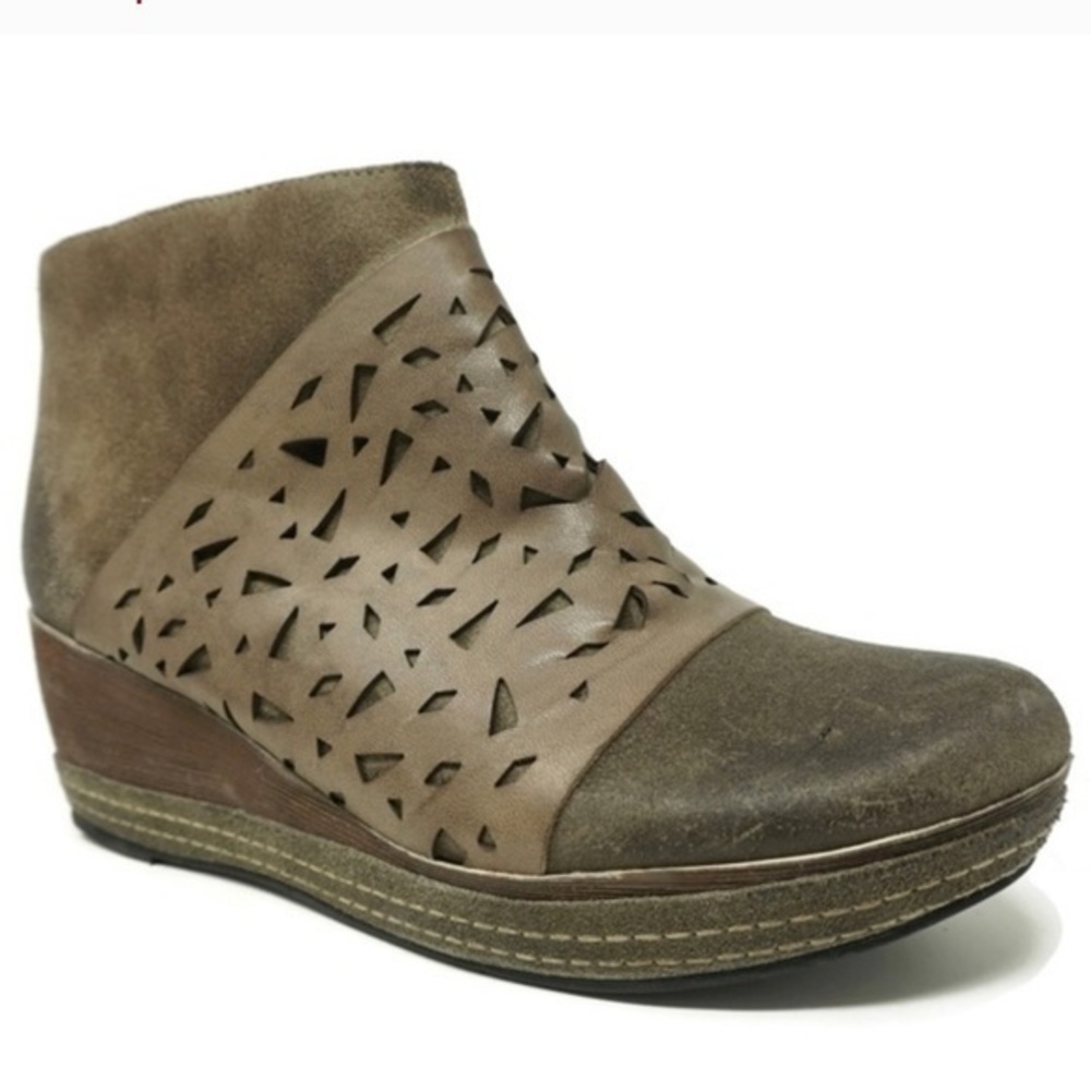 Antelope 427 Wedge Booties 38 EU 7.5 US‎